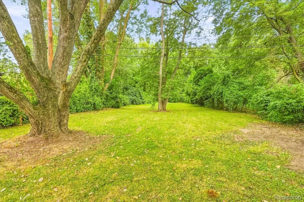 815 Hix Road Westland City, MI 48185