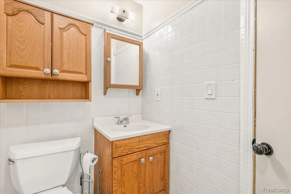 815 Hix Road Westland City, MI 48185