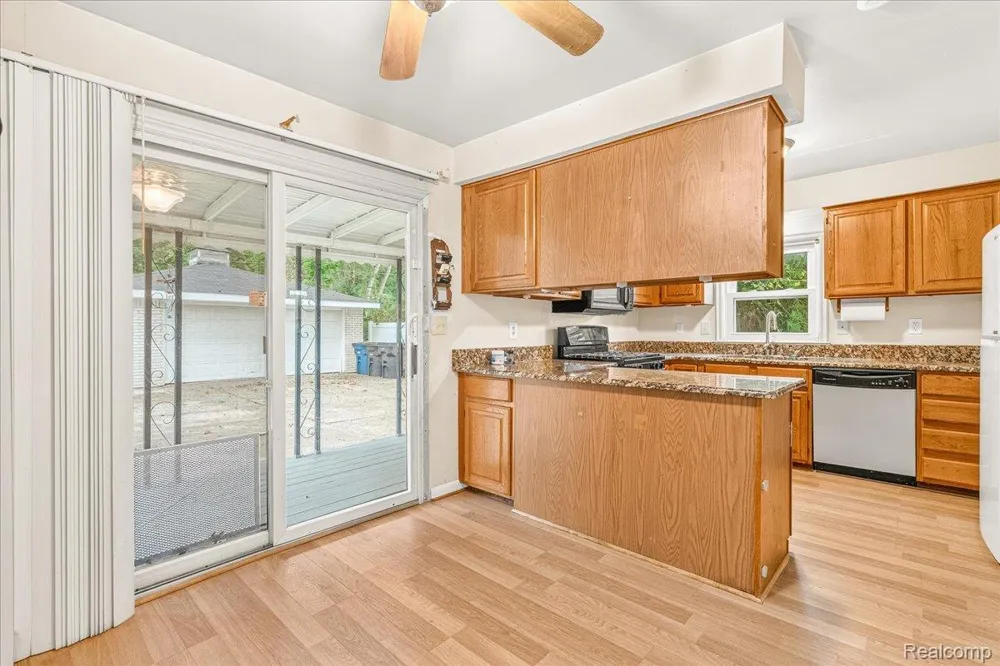 815 Hix Road Westland City, MI 48185