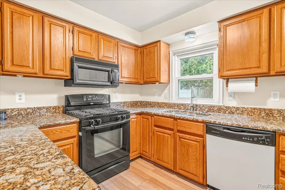 815 Hix Road Westland City, MI 48185