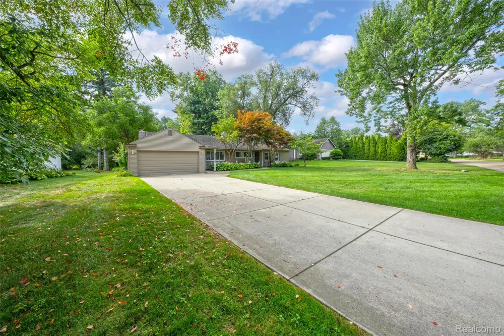2329 Rutherford Road Bloomfield Charter Township, MI 48302