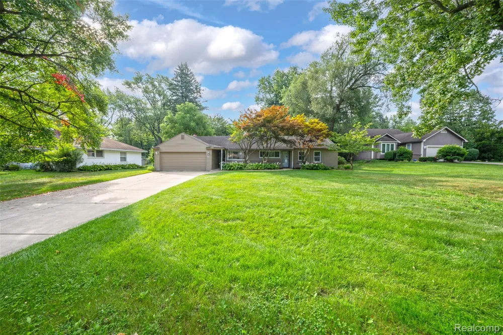 2329 Rutherford Road Bloomfield Charter Township, MI 48302