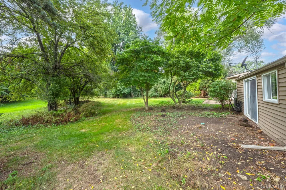 2329 Rutherford Road Bloomfield Charter Township, MI 48302