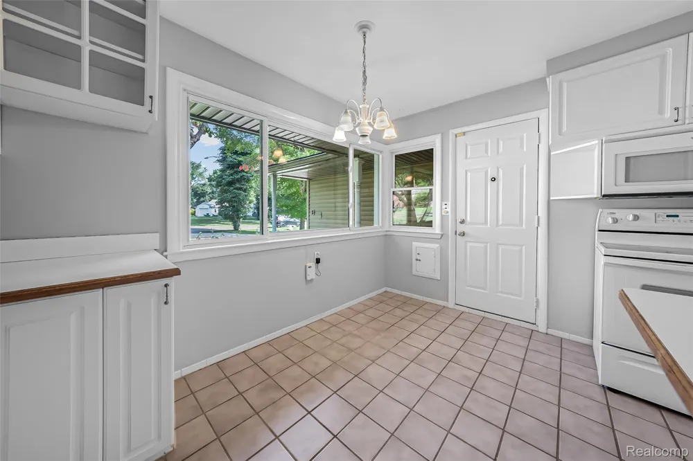 2329 Rutherford Road Bloomfield Charter Township, MI 48302