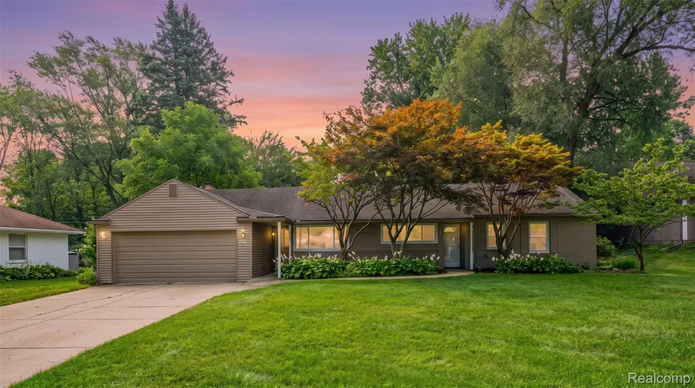 2329 Rutherford Road Bloomfield Charter Township, MI 48302