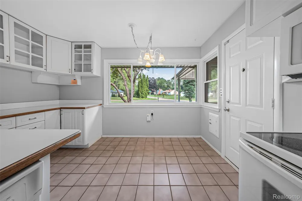 2329 Rutherford Road Bloomfield Charter Township, MI 48302