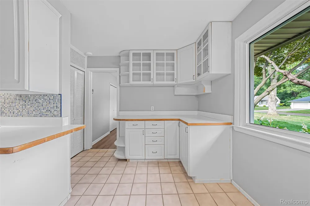 2329 Rutherford Road Bloomfield Charter Township, MI 48302