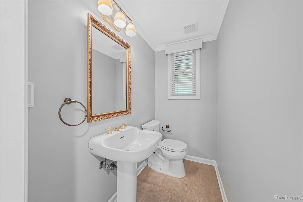2329 Rutherford Road Bloomfield Charter Township, MI 48302