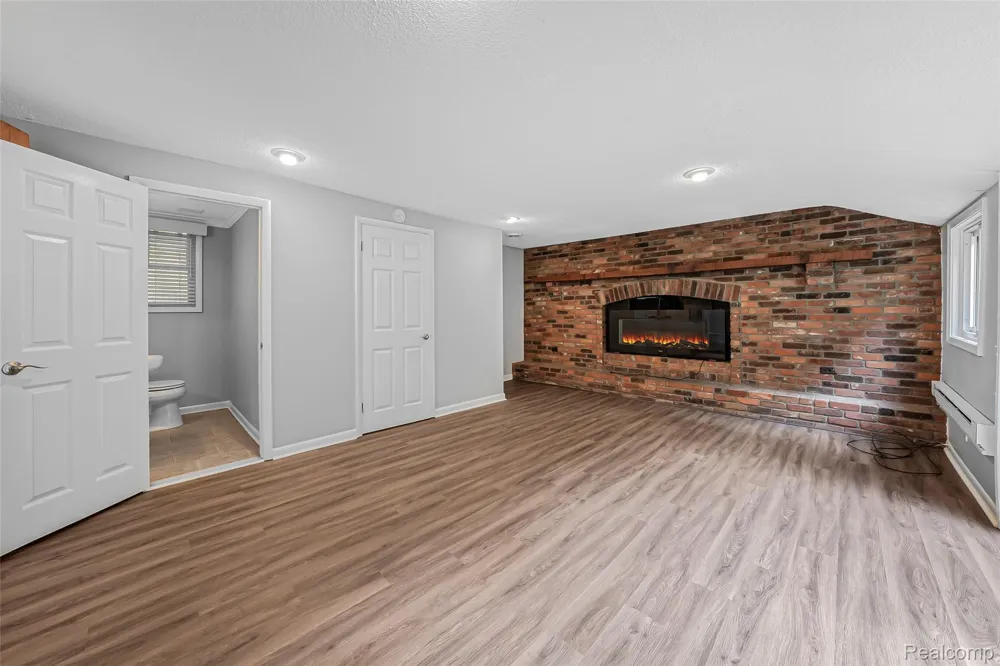 2329 Rutherford Road Bloomfield Charter Township, MI 48302