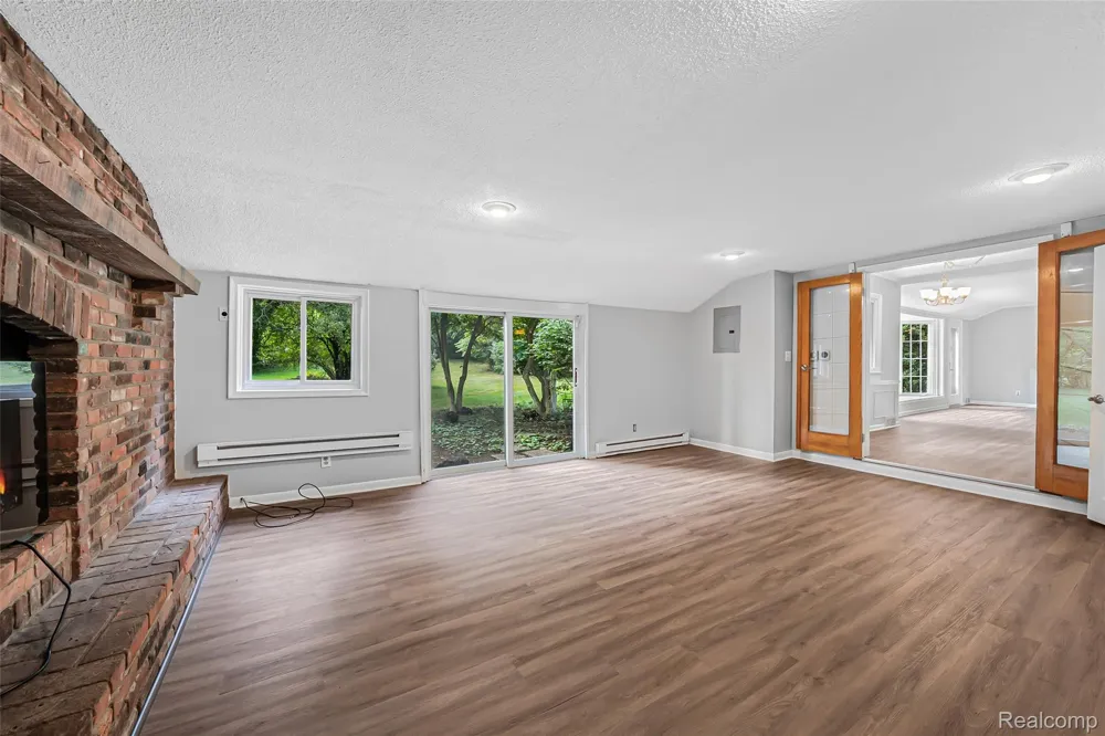 2329 Rutherford Road Bloomfield Charter Township, MI 48302