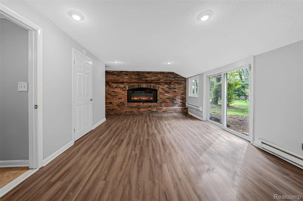 2329 Rutherford Road Bloomfield Charter Township, MI 48302