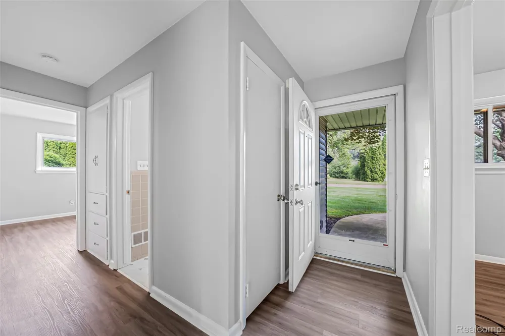2329 Rutherford Road Bloomfield Charter Township, MI 48302