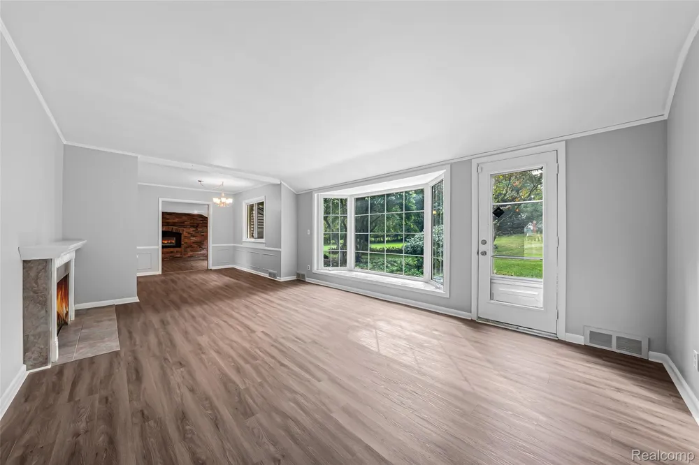 2329 Rutherford Road Bloomfield Charter Township, MI 48302