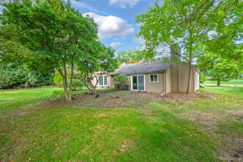 2329 Rutherford Road Bloomfield Charter Township, MI 48302