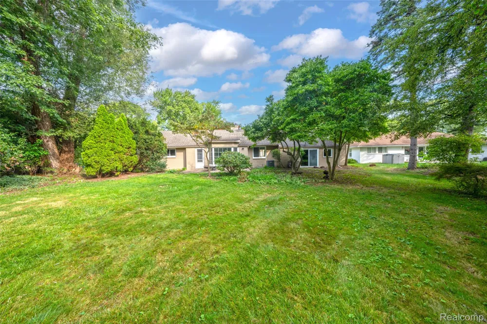 2329 Rutherford Road Bloomfield Charter Township, MI 48302
