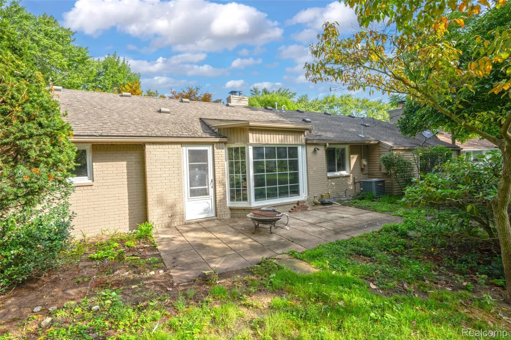 2329 Rutherford Road Bloomfield Charter Township, MI 48302