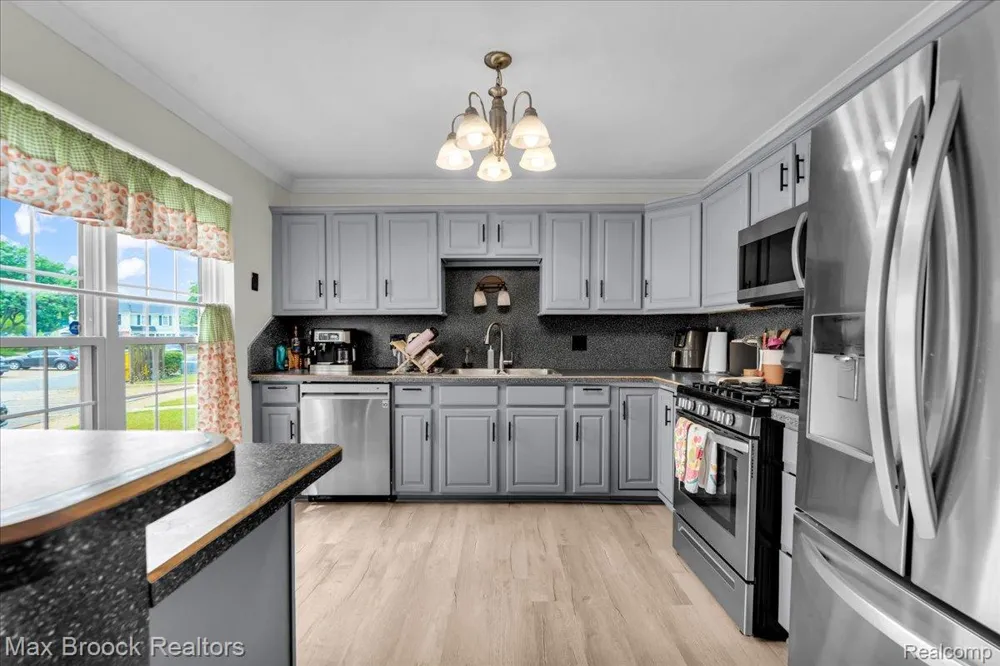 36467 Park Place Drive #64 Sterling Heights City, MI 48310