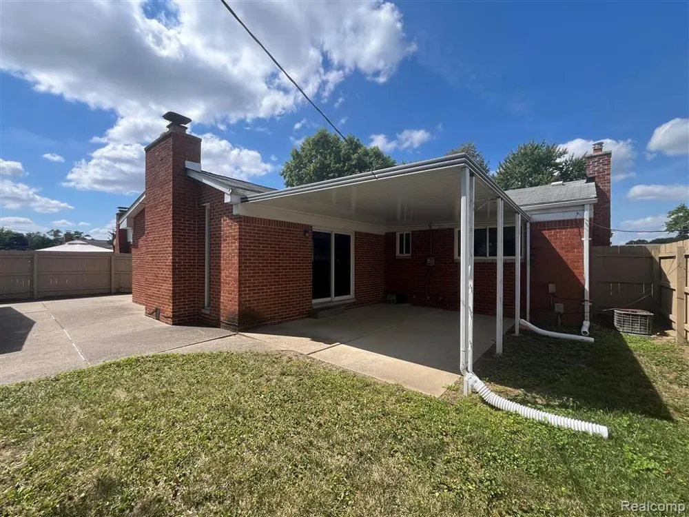 40252 Hamilton Drive Sterling Heights City, MI 48313