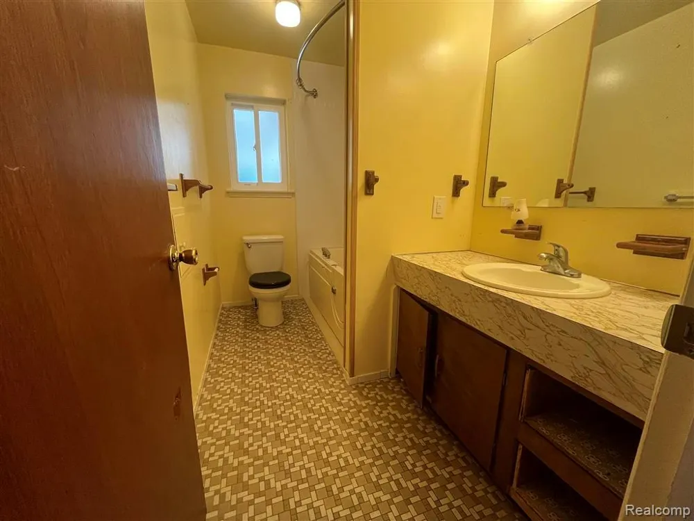 40252 Hamilton Drive Sterling Heights City, MI 48313