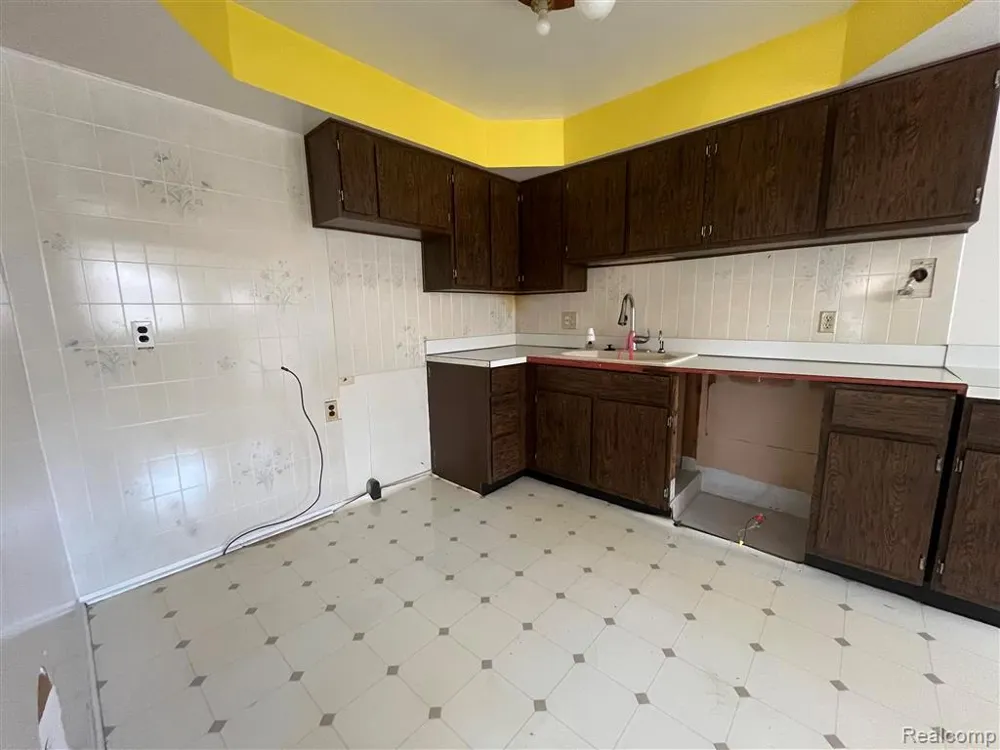 40252 Hamilton Drive Sterling Heights City, MI 48313