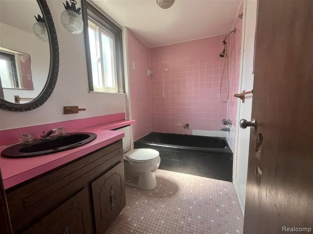 40252 Hamilton Drive Sterling Heights City, MI 48313