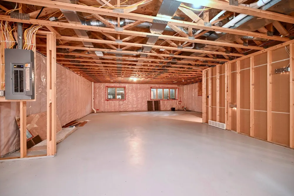 68 Whispering Avenue Winona, MN 55987