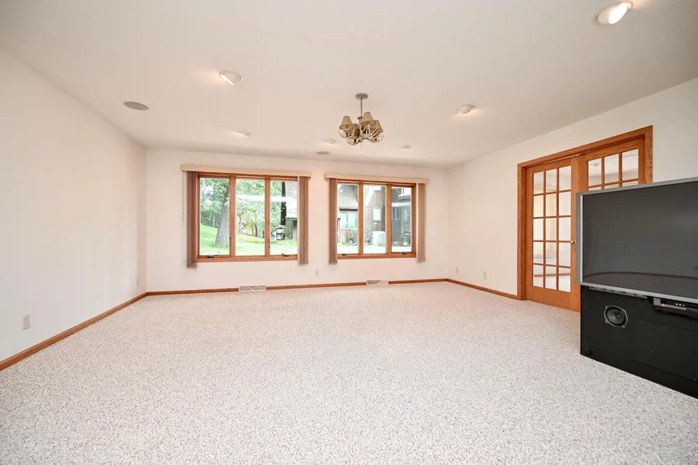 68 Whispering Avenue Winona, MN 55987