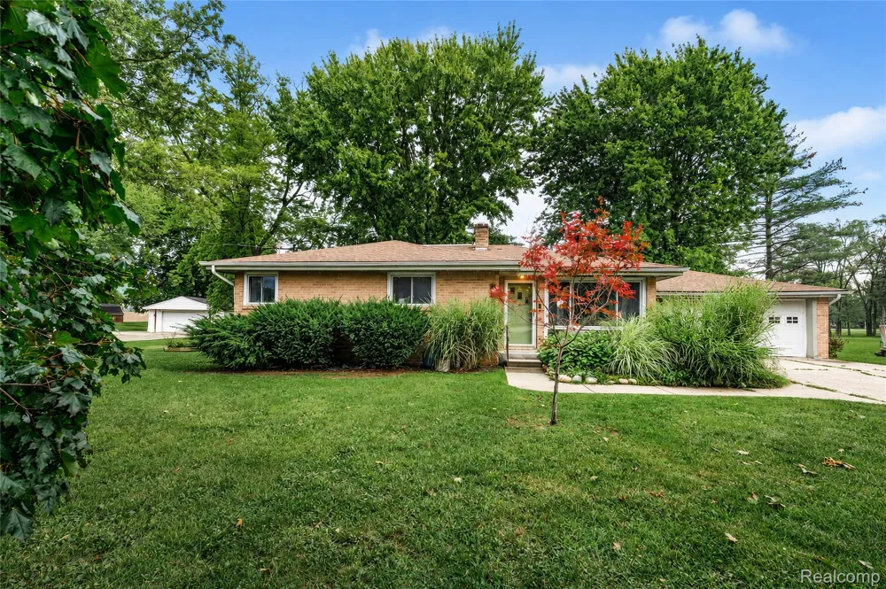 4499 S Linden Road Flint Charter Township, MI 48507