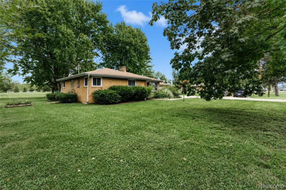 4499 S Linden Road Flint Charter Township, MI 48507