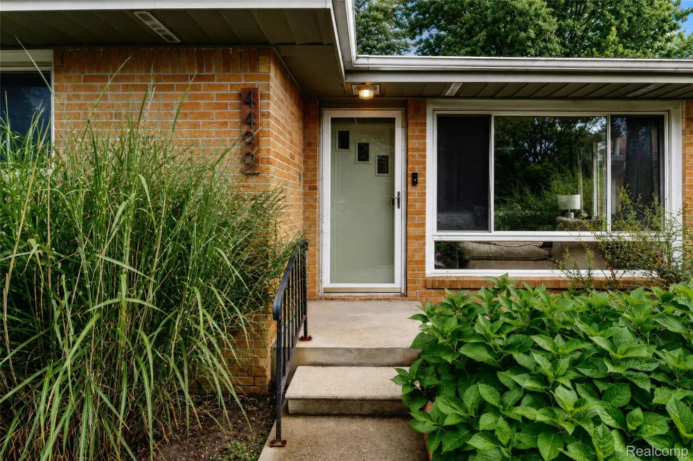 4499 S Linden Road Flint Charter Township, MI 48507