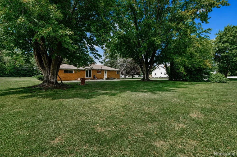 4499 S Linden Road Flint Charter Township, MI 48507