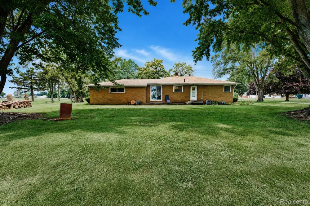 4499 S Linden Road Flint Charter Township, MI 48507