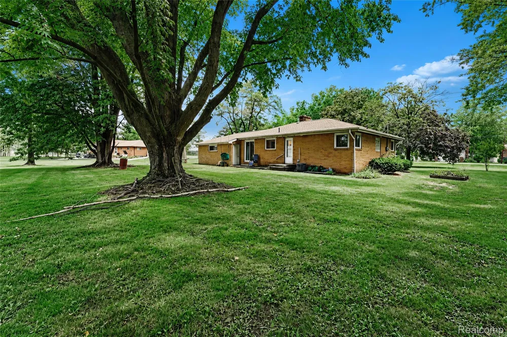 4499 S Linden Road Flint Charter Township, MI 48507