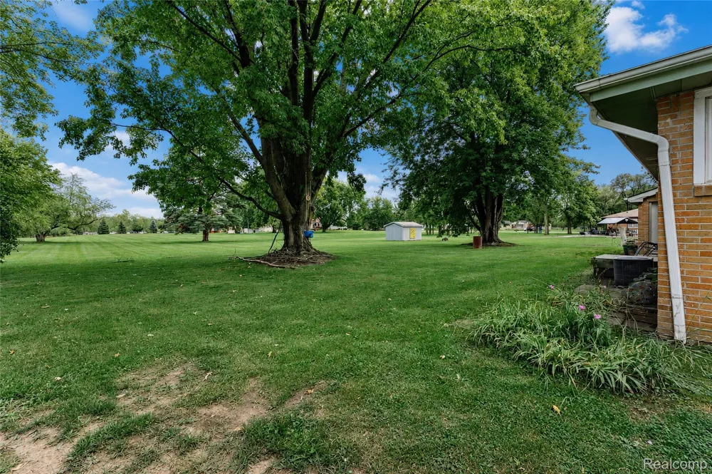 4499 S Linden Road Flint Charter Township, MI 48507