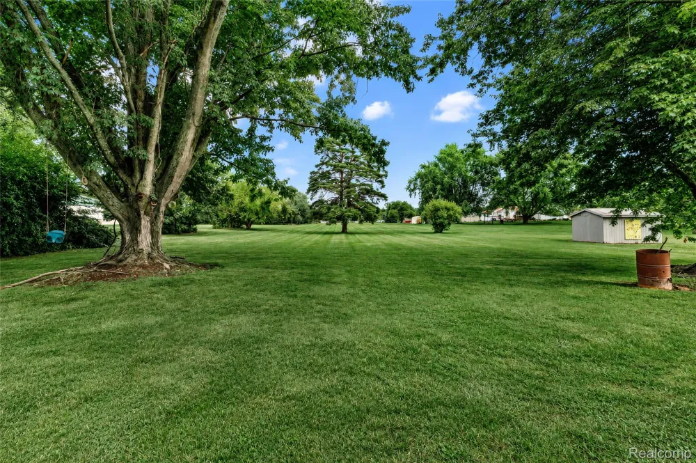 4499 S Linden Road Flint Charter Township, MI 48507