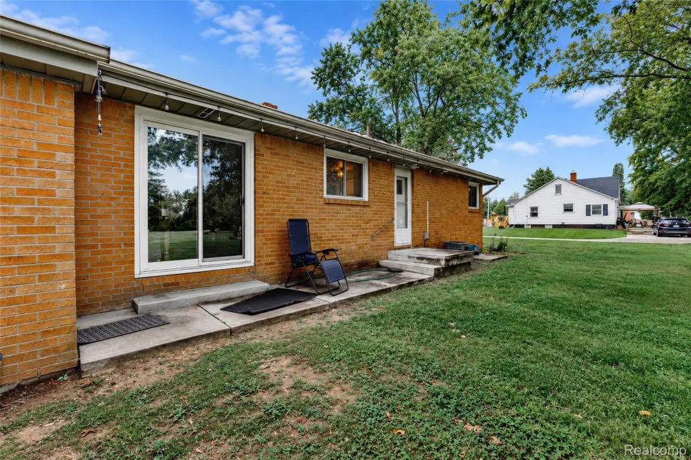 4499 S Linden Road Flint Charter Township, MI 48507