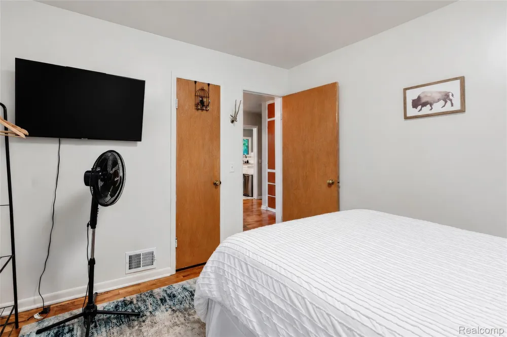 4499 S Linden Road Flint Charter Township, MI 48507