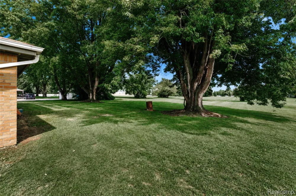 4499 S Linden Road Flint Charter Township, MI 48507