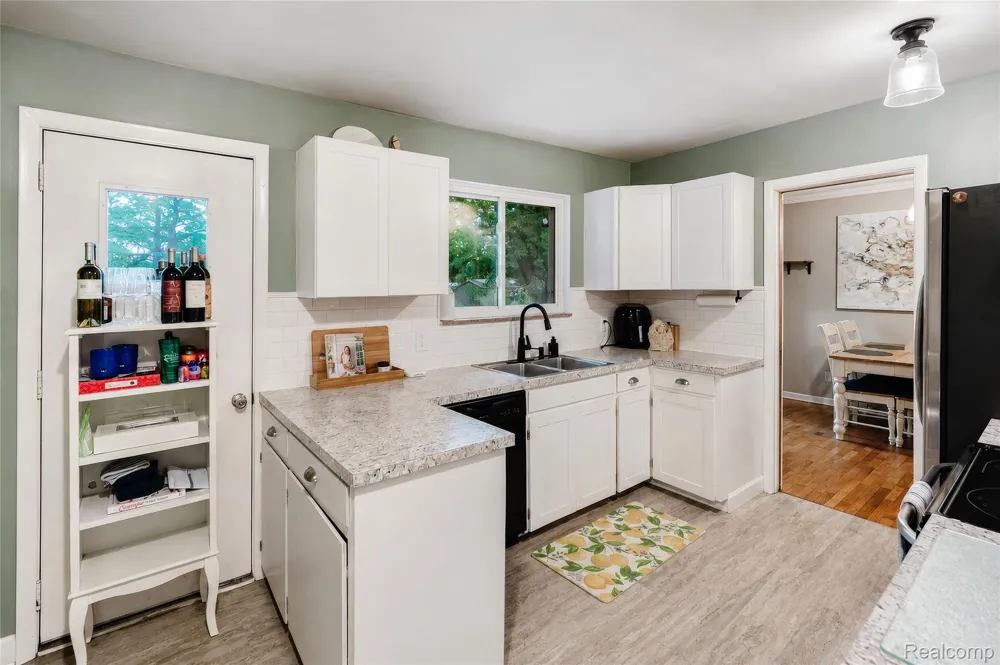 4499 S Linden Road Flint Charter Township, MI 48507
