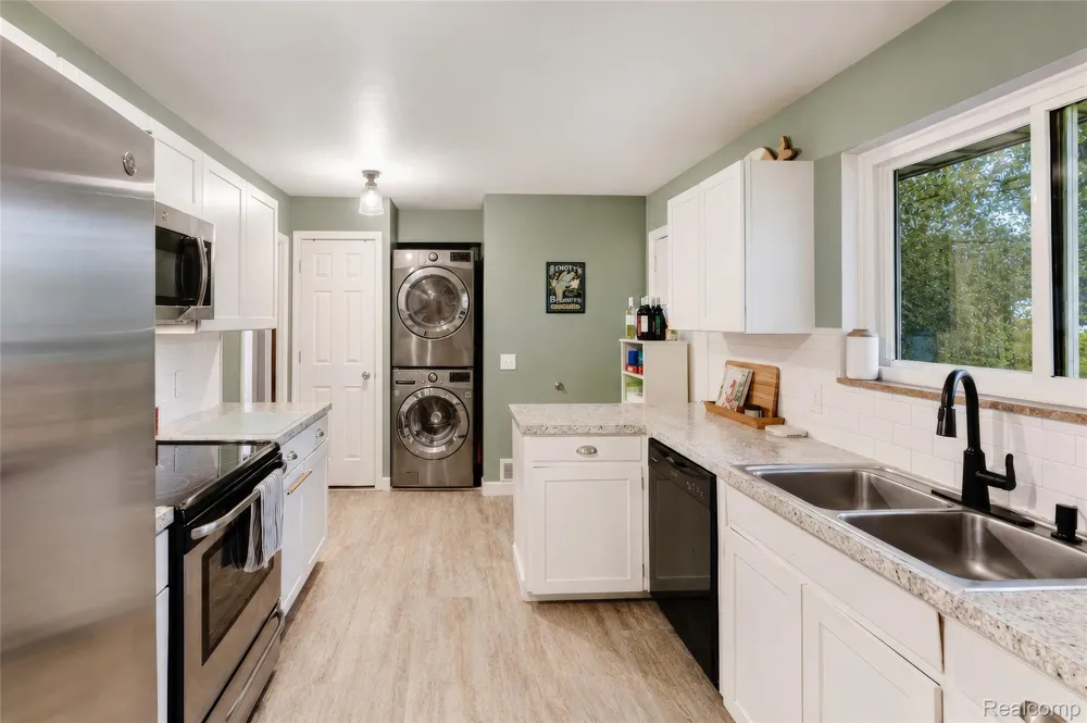 4499 S Linden Road Flint Charter Township, MI 48507