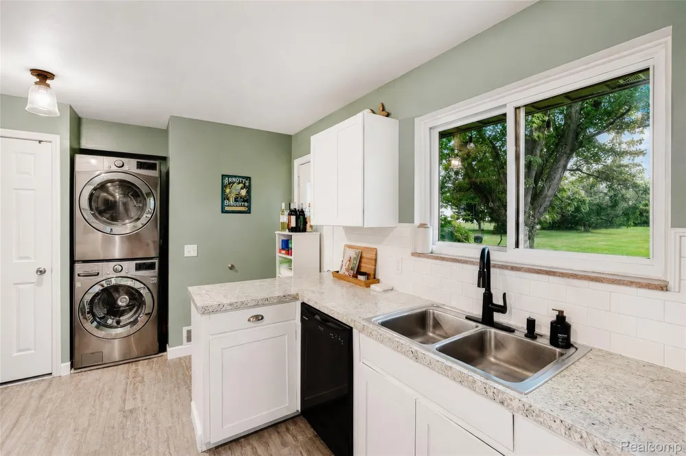4499 S Linden Road Flint Charter Township, MI 48507