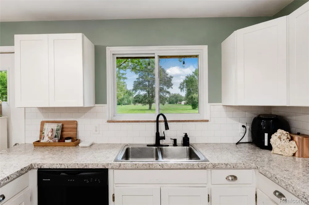 4499 S Linden Road Flint Charter Township, MI 48507