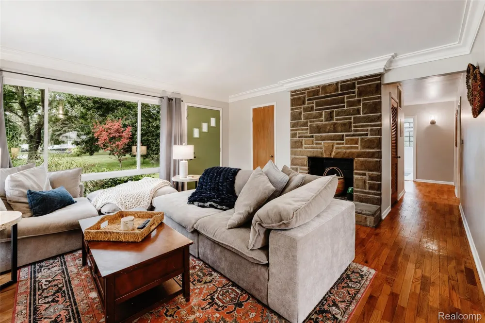 4499 S Linden Road Flint Charter Township, MI 48507
