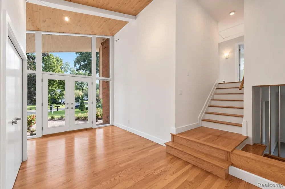 2564 Charel Court West Bloomfield Charter Township, MI 48324
