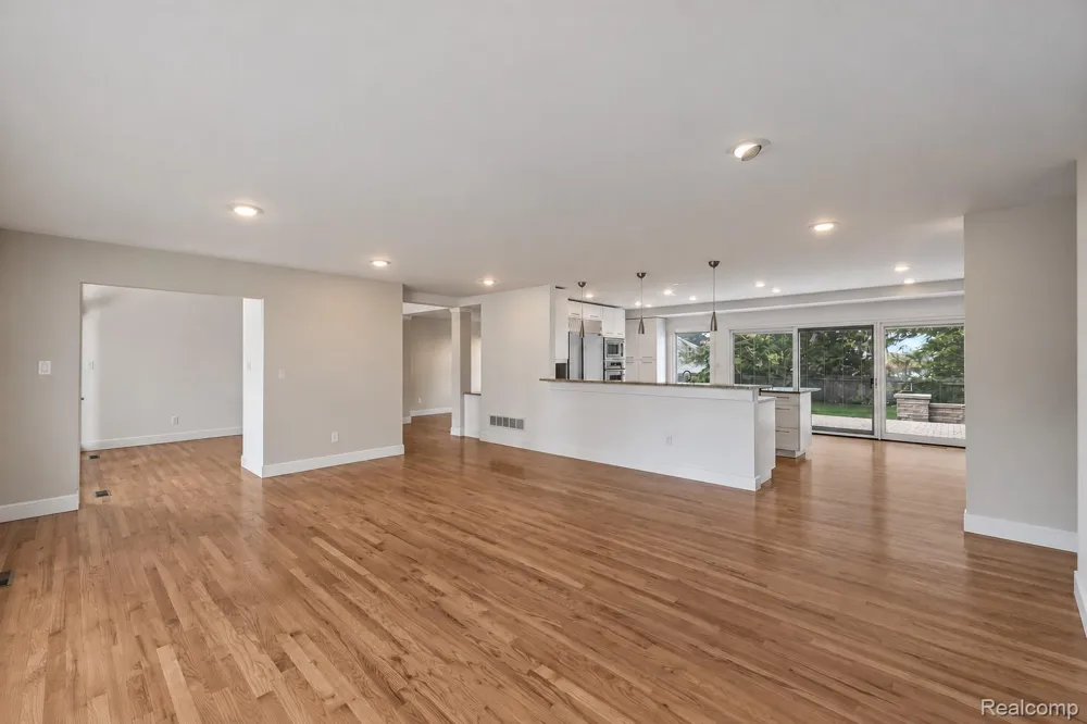 2564 Charel Court West Bloomfield Charter Township, MI 48324