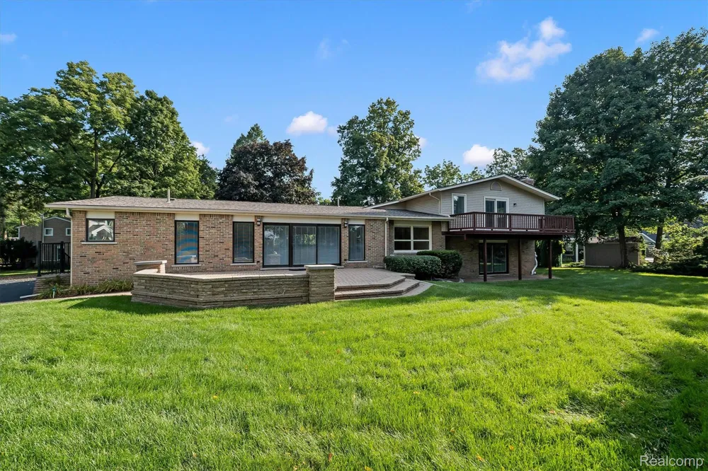 2564 Charel Court West Bloomfield Charter Township, MI 48324