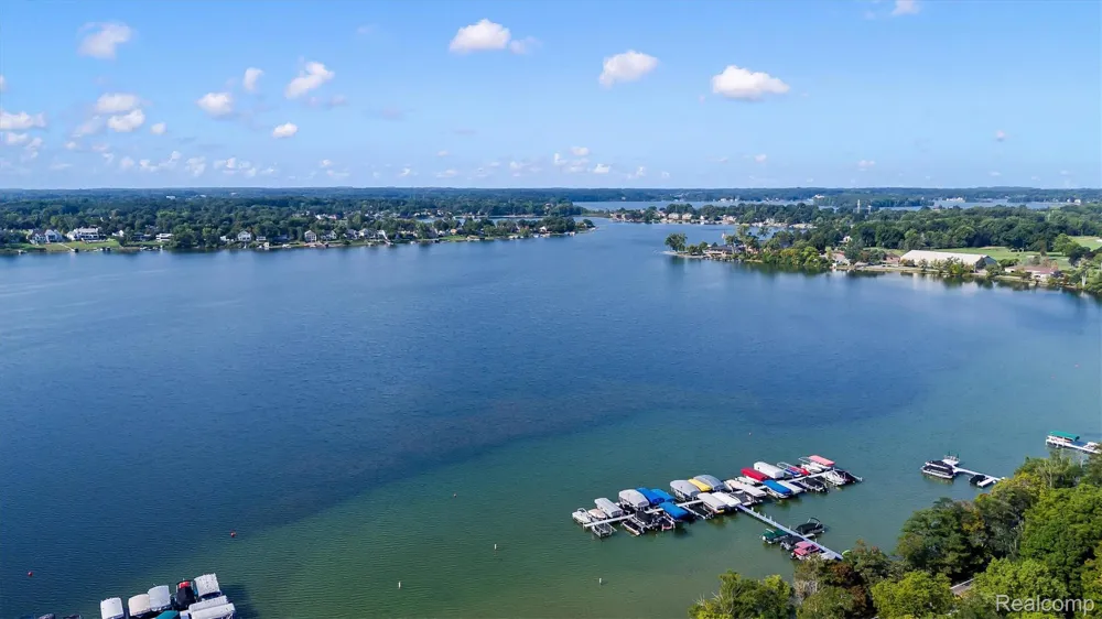 2564 Charel Court West Bloomfield Charter Township, MI 48324
