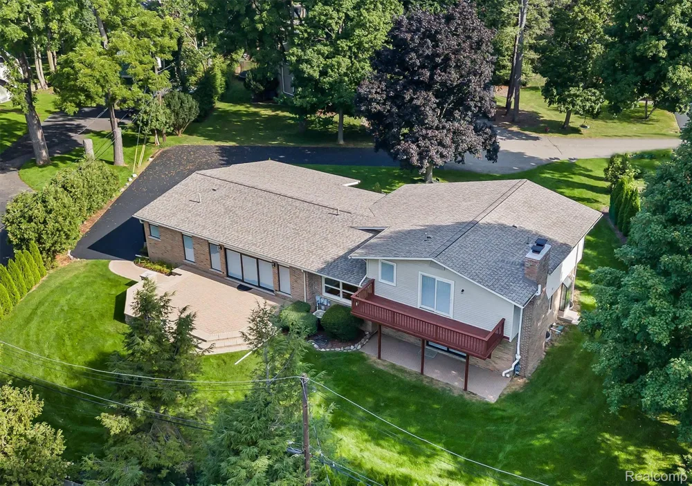 2564 Charel Court West Bloomfield Charter Township, MI 48324