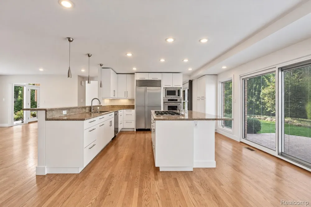 2564 Charel Court West Bloomfield Charter Township, MI 48324