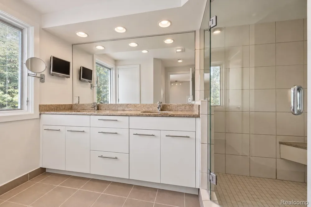 2564 Charel Court West Bloomfield Charter Township, MI 48324